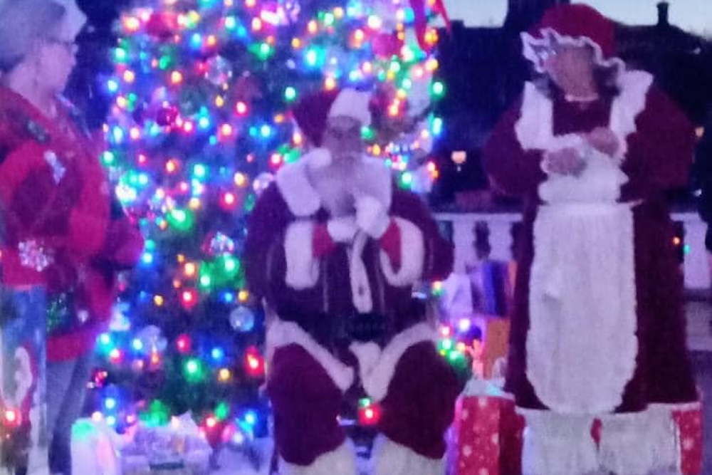 Tombstone Santa in the Park